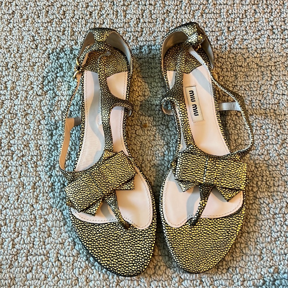 MIU MIU PRADA GOLD SANDALS T STRAP FLATS BOW